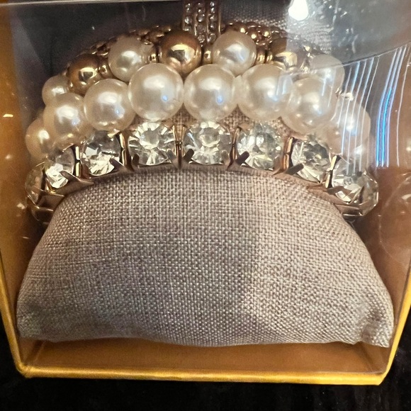 New in Box sealed Nicole Miller New York Four bracelet set - Picture 3 of 4